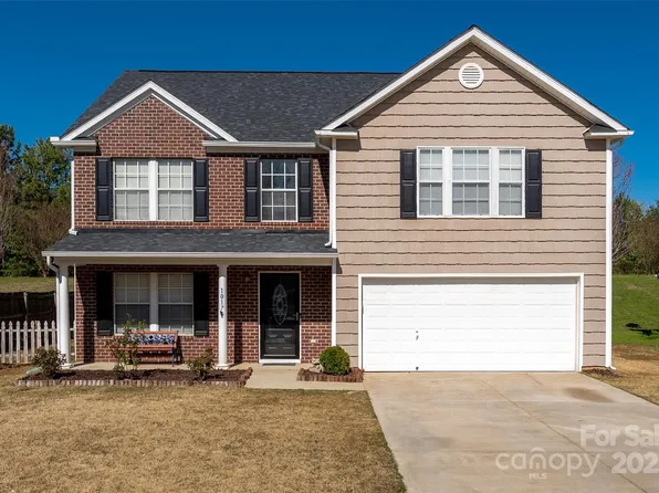 1017 Village Green Ln, Rock Hill, SC 29730