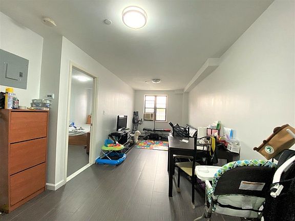3rd image of 733 57th St APT 3R