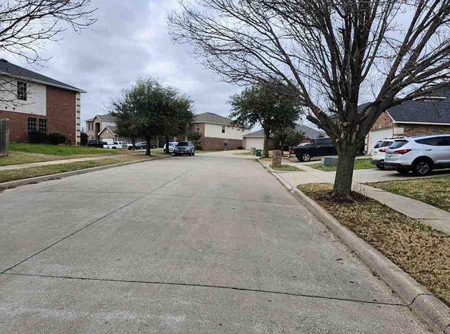 Exterior Neighborhood (street photo)