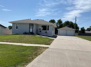 811 E 14th St, Kearney, NE 68847