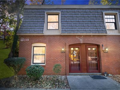422 Country View Ct, Pittsburgh, PA, 15205