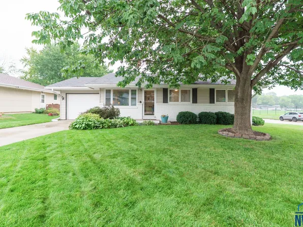 2728 Oleander Ct, Sioux City, IA 51106