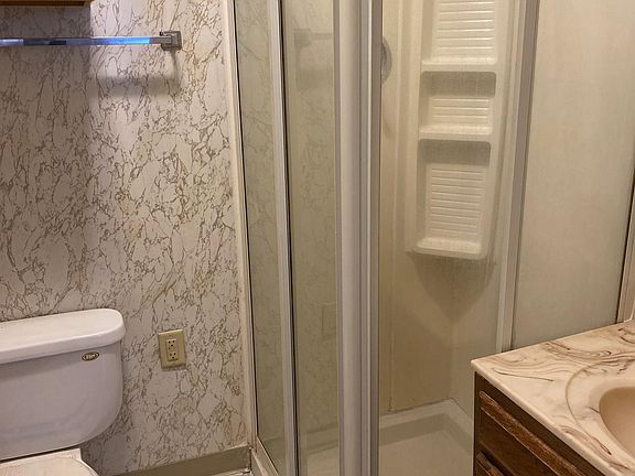3/4 bath adjacent to both north and northwest bedrooms