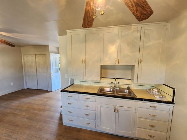 555 Wallis Ave #B, Gustine, CA 95322