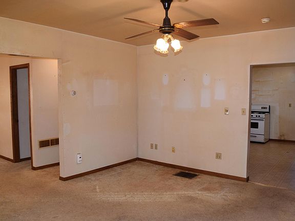 5th image of 506 E Main St