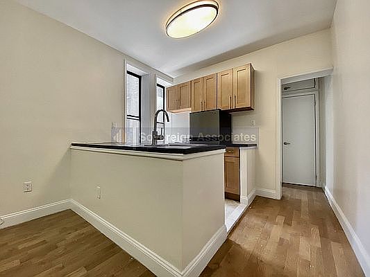 4th image of 2 Pinehurst Ave #41A