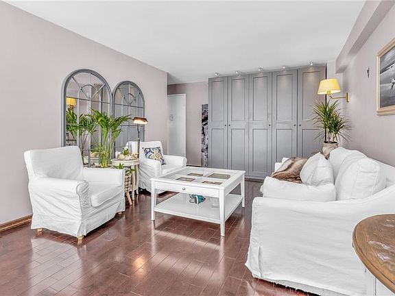 4th image of 2928 W 5th St APT 3S