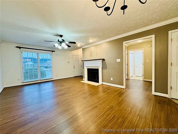 5th image of 616 Amberdale Cir W