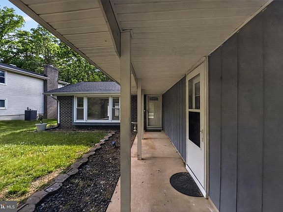 3rd image of 2434 Pinefield Rd