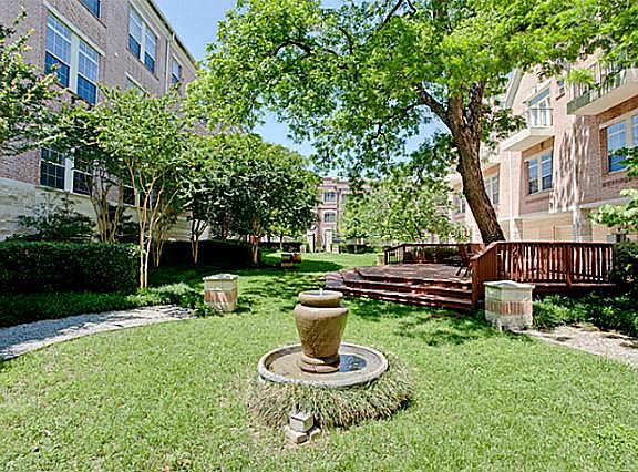 5th image of 2305 Worthington St #337