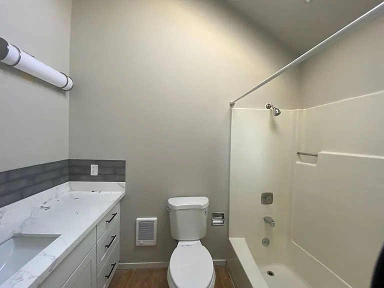 700 NE 42nd St — Photo 18