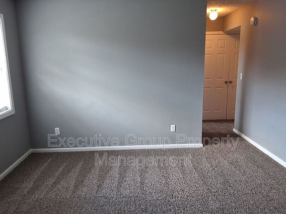 3rd image of 355-27 Elmwood Dr