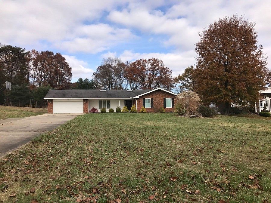 1st image of 598 Country Club Dr