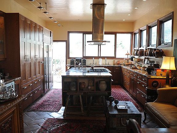 Extra large chef's kitchen