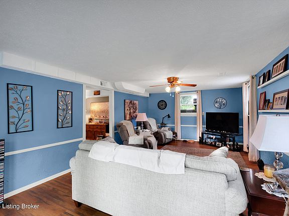 5th image of 9816 Lakewood Dr