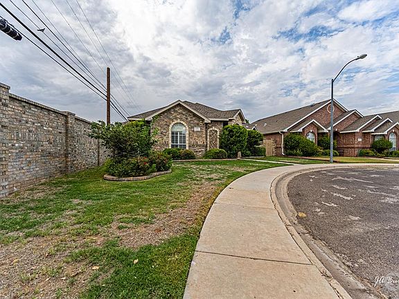 4th image of 15 Emerald Gardens Dr
