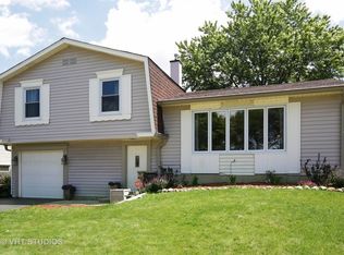 1501 William Clifford Ln, Elk Grove Village, IL 60007