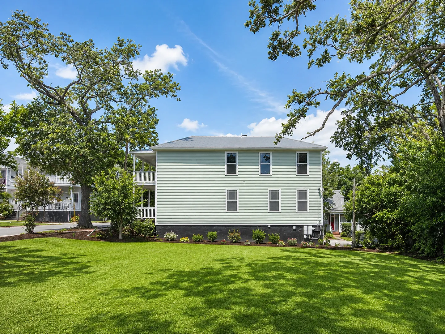 3 Bed | 2 Bath | Newly Renovated Upstairs Apartment | Midtown — Photo 3