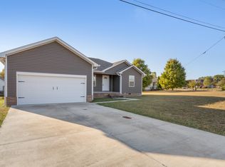 105 Steeplechase Dr, Smithville, TN 37166