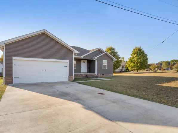 105 Steeplechase Dr, Smithville, TN 37166