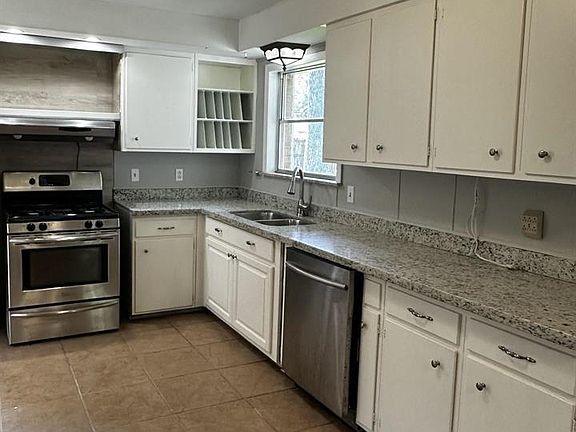 4th image of 1530 Driskill St
