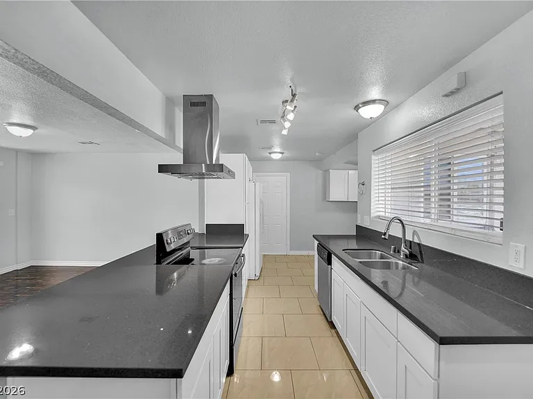 2221 Santa Clara Dr — Photo 13