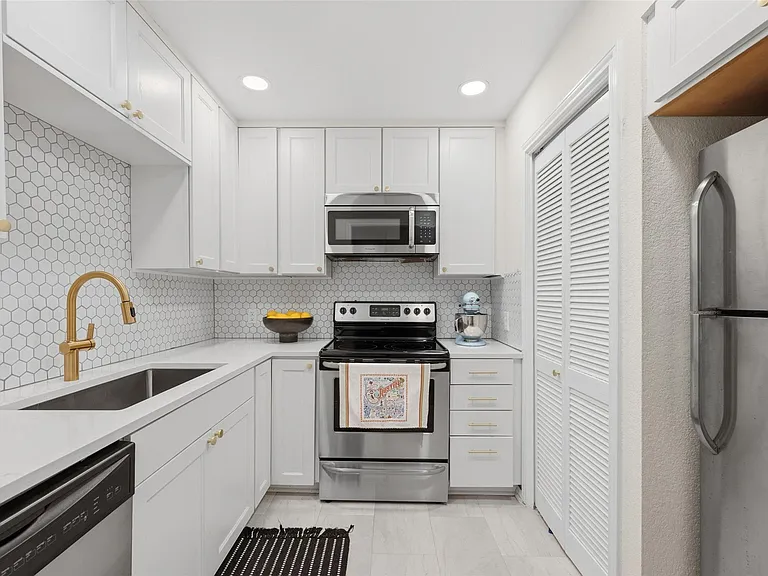 1500 Woodlawn Blvd #11 — Photo 10