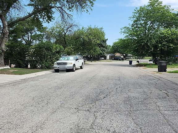 4th image of 1334 Bayou St