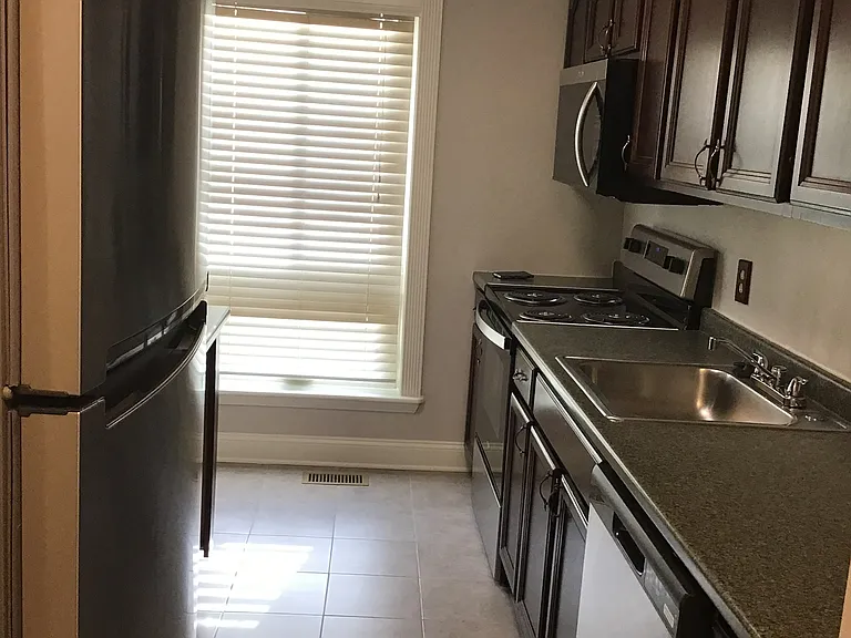 64 Hawthorne Ct NE — Photo 4