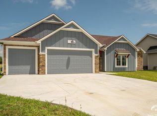 1018 Bluestem Cir, Baldwin City, KS 66006