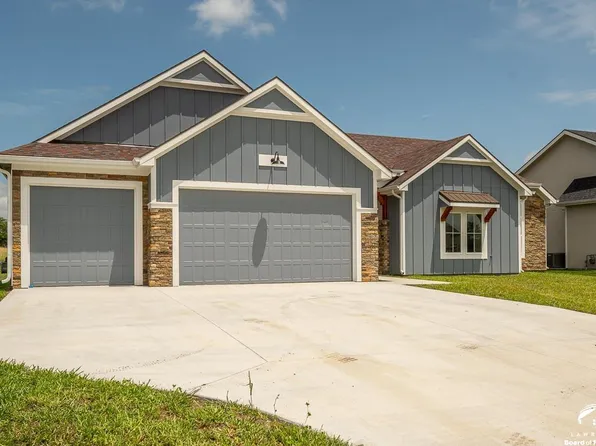 1018 Bluestem Cir, Baldwin City, KS 66006
