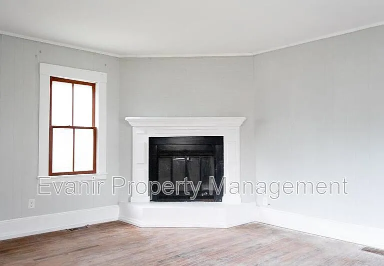126 N Walnut St — Photo 6