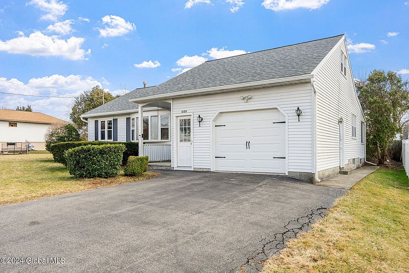 3rd image of 1228 Cullen Avenue