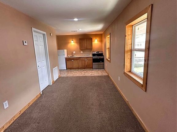 4th image of 211 Elm St #8