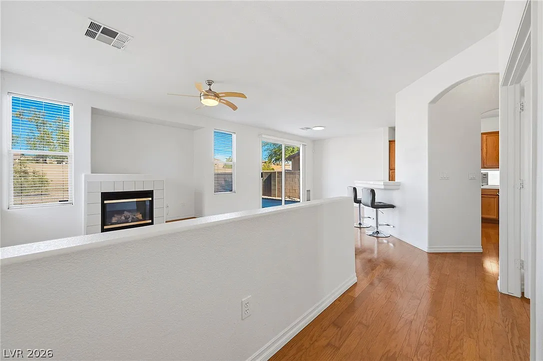 3 bed, 2.5 bath, 1681 sqft, $2,450 — Photo 3