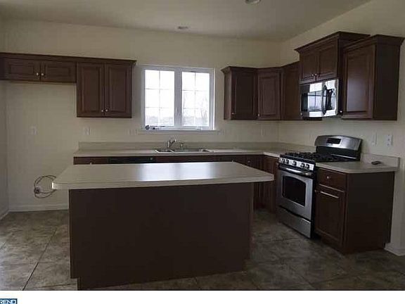 3rd image of 550 5th St
