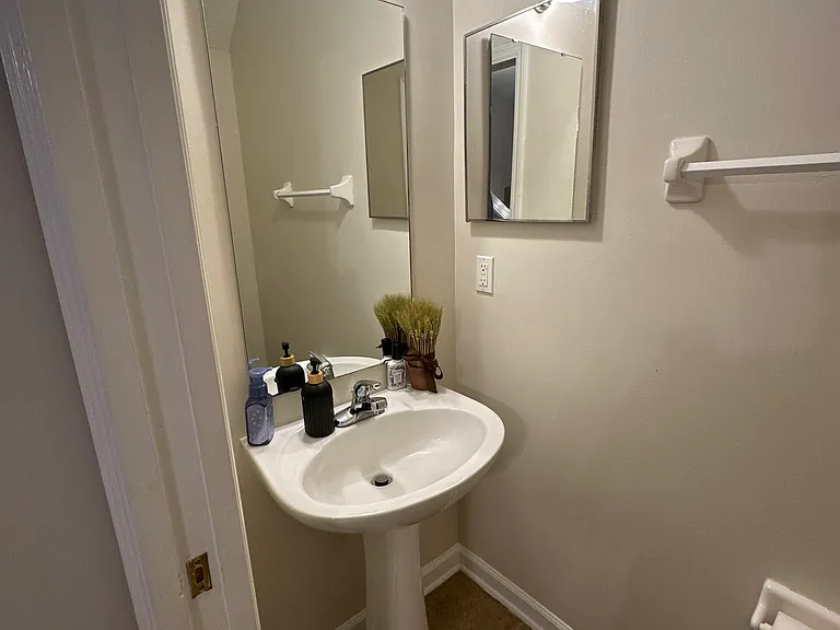 539 Hopewell Dr — Photo 10