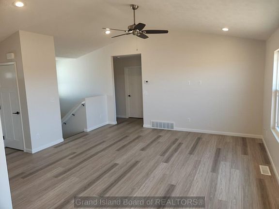 4th image of 4379 Dawn St
