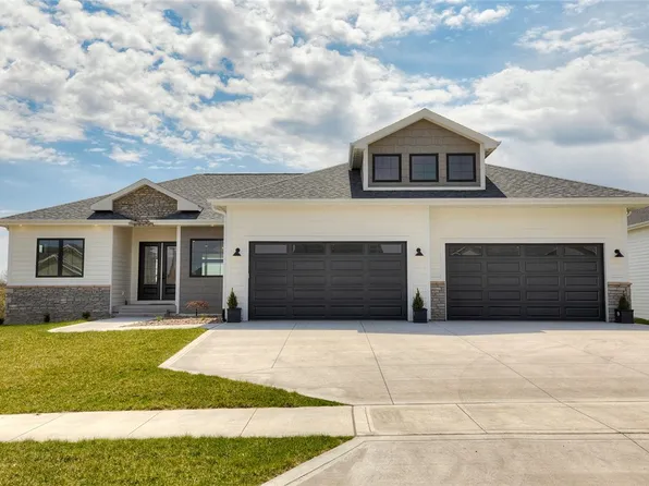 17654 Valleyview Dr, Clive, IA 50325