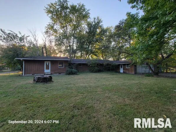 410 E Florence St, Sesser, IL 62884