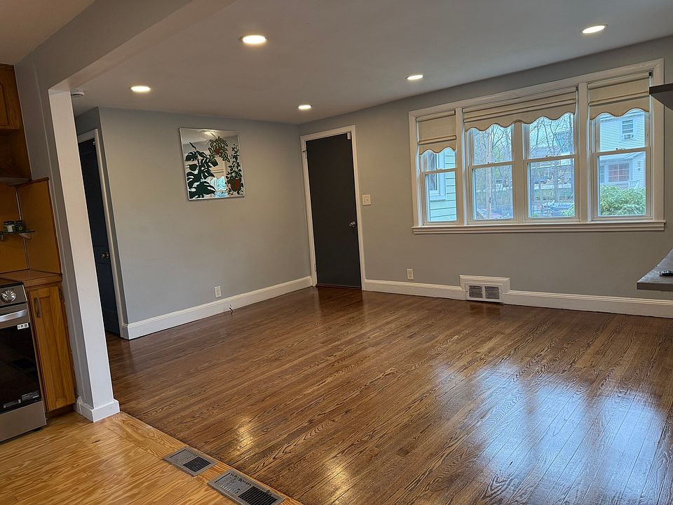 2nd image of 36 Sarah St