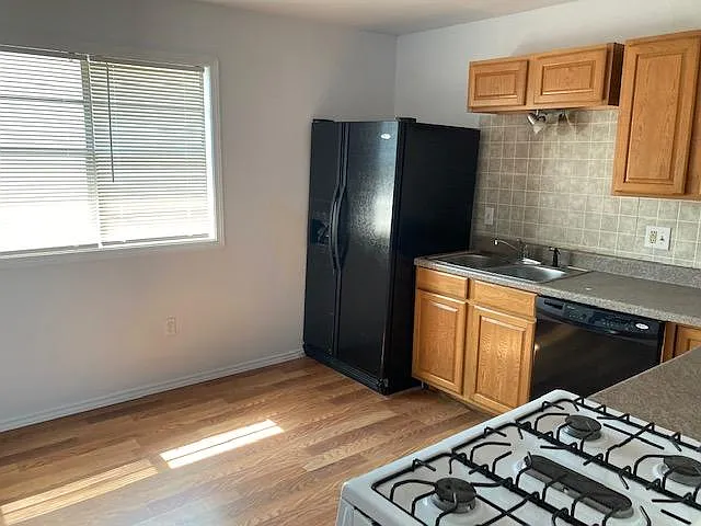 3 bed, 1068 sqft, $1,295 — Photo 3