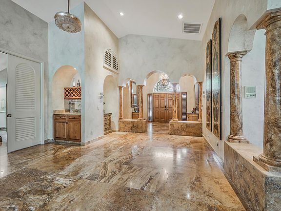 5th image of 481 Crestwood Ln