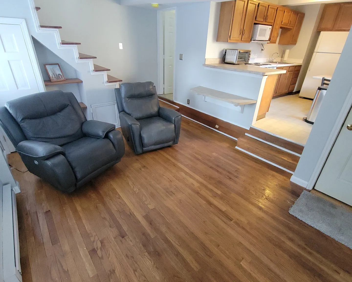 2 bed, 930 sqft, $1,900 — Photo 1