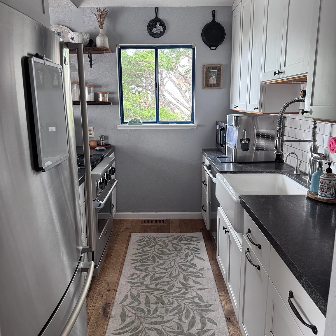 3 bed, 1160 sqft, $6,900 — Photo 2