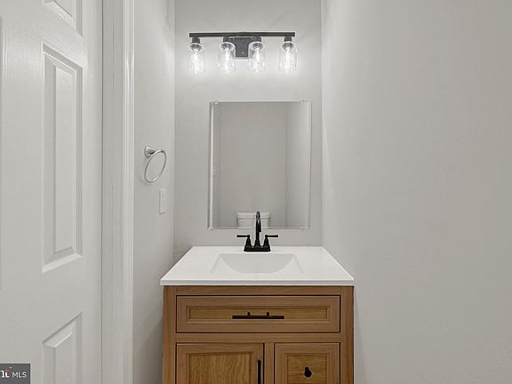 4th image of 5702 Yellowrose Ct