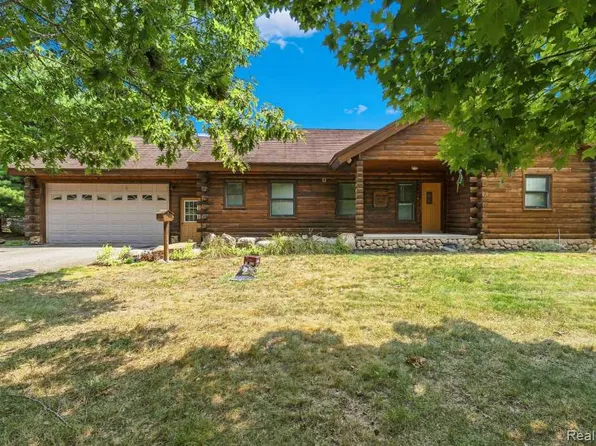 1940 Marlette Rd, Applegate, MI 48401