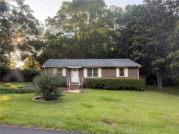 105 Fairway Dr, Valley, AL 36854