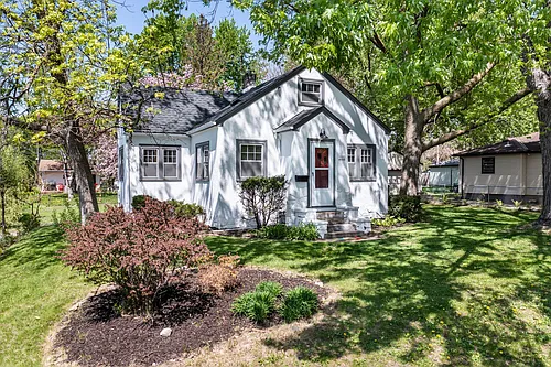 3017 32nd Ave NE Photo 1
