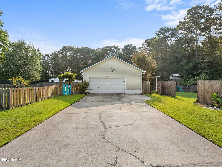 101 Barrington Ct — Photo 20